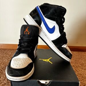 Air Jordan 1 Mid (GS) - size 6Y - Black/Racer Blue-White